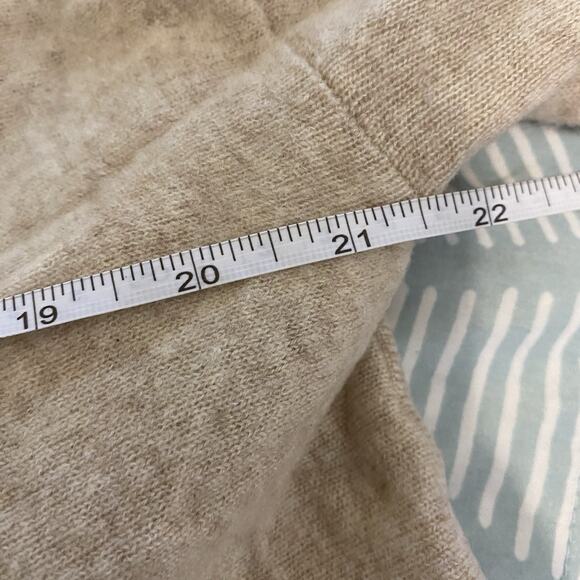 VINCE 100% Cashmere Beige Boat Neck Sweater Size XS Oversized - Picture 6 of 7